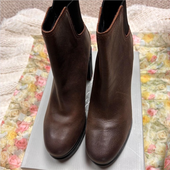 Sorel Brown Leather Chelsea Boots - Picture 3 of 5